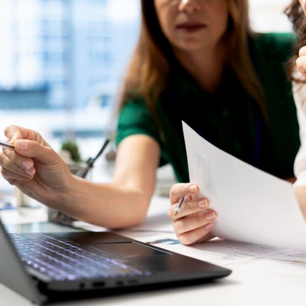 SAPIENTIA diferencia entre asesoría y gestoría